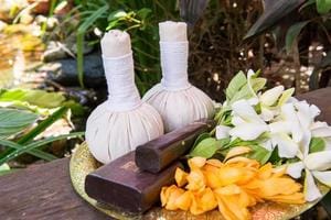 Herbal Massage Bali - Pijat Herbal dengan Kompres Tradisional